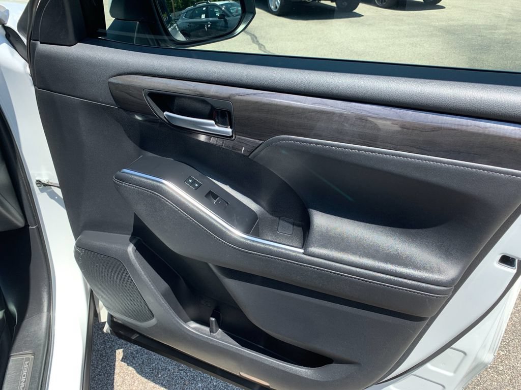 Used 2023 Toyota Highlander Platinum FWD image 20