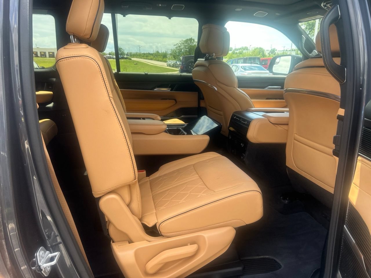 Used 2025 Jeep Grand Wagoneer L Series III w/ Quick Order Packagew 28T AWD/4WD image 14