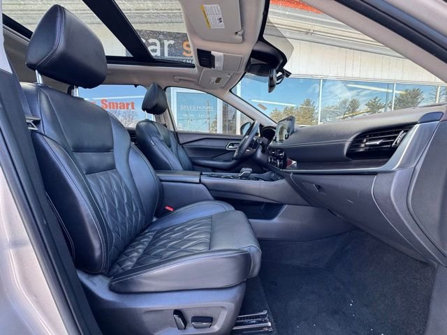 Used 2021 Nissan Rogue Platinum image 12