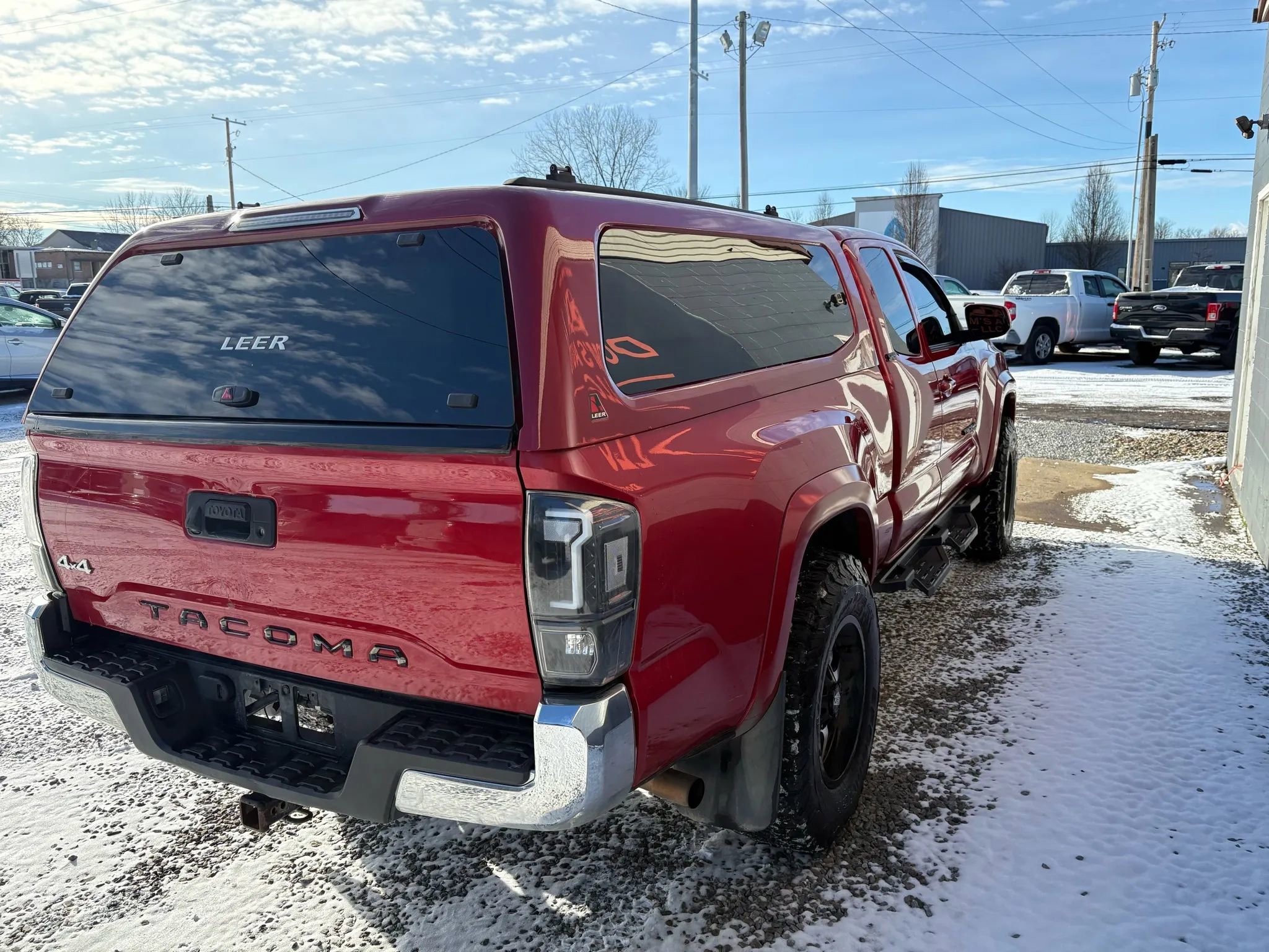 Used 2018 Toyota Tacoma SR5 w/ SR5 Appearance Package (SM) image 4