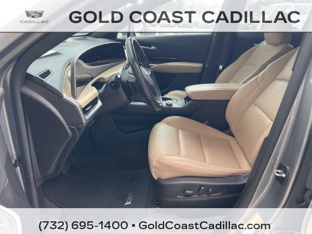 Used 2024 Cadillac XT4 Luxury w/ Cold Weather Package FWD image 15