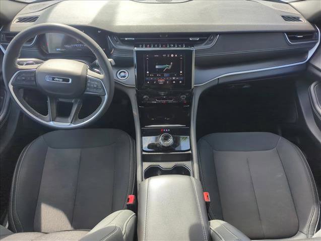 Used 2024 Jeep Grand Cherokee Laredo image 14