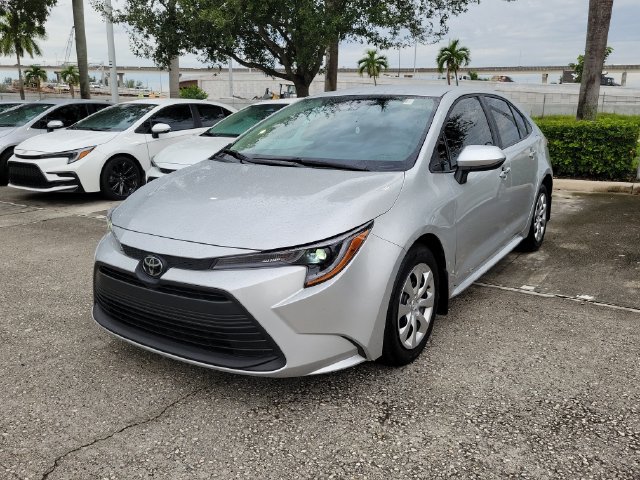 Used 2026 Toyota Corolla LE FWD image 2