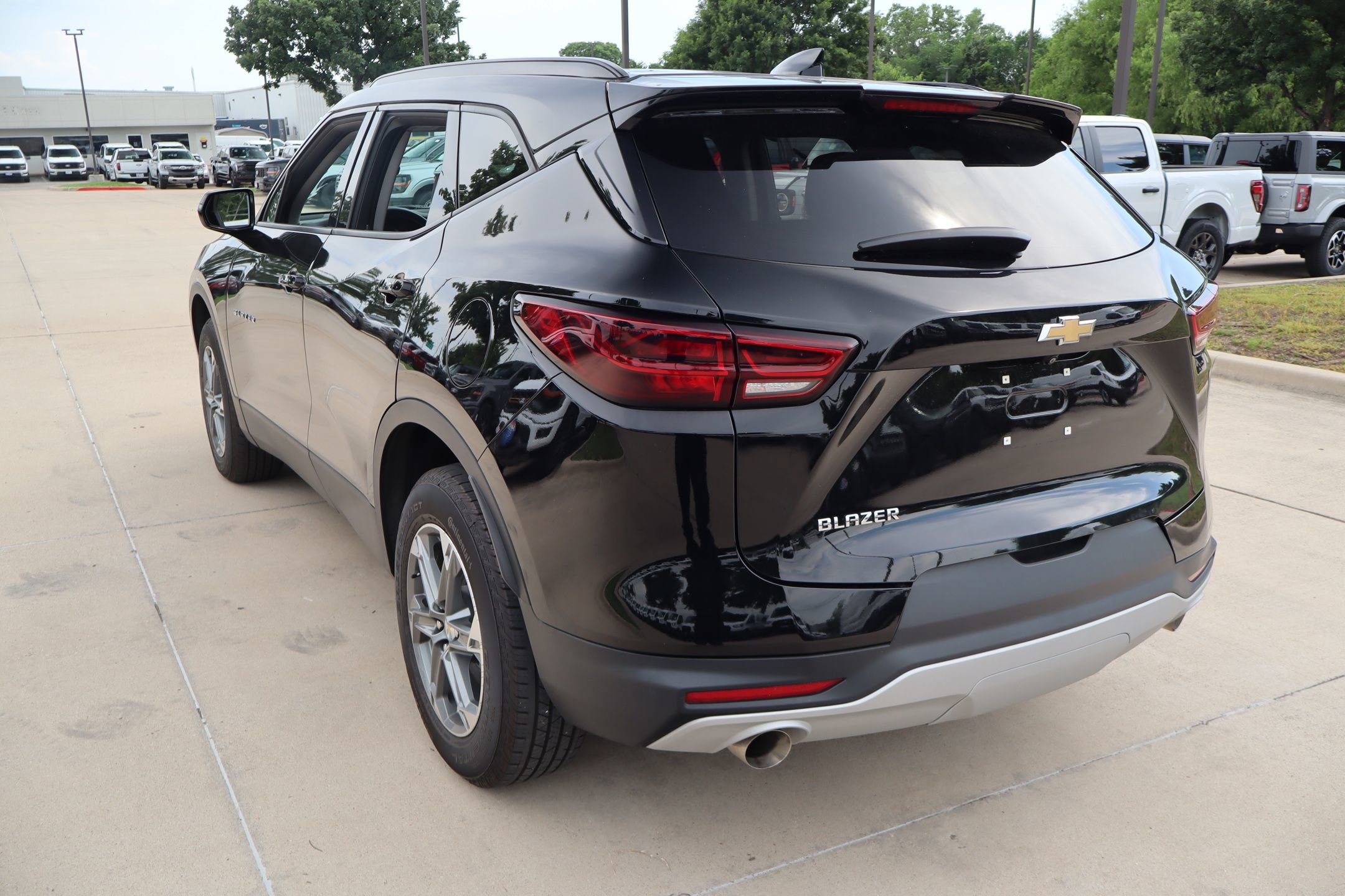 Used 2023 Chevrolet Blazer LT FWD image 6