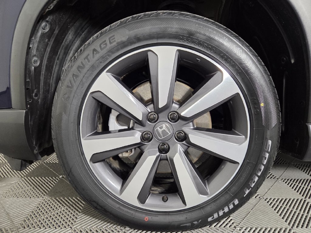 Used 2025 Honda Pilot Touring image 7