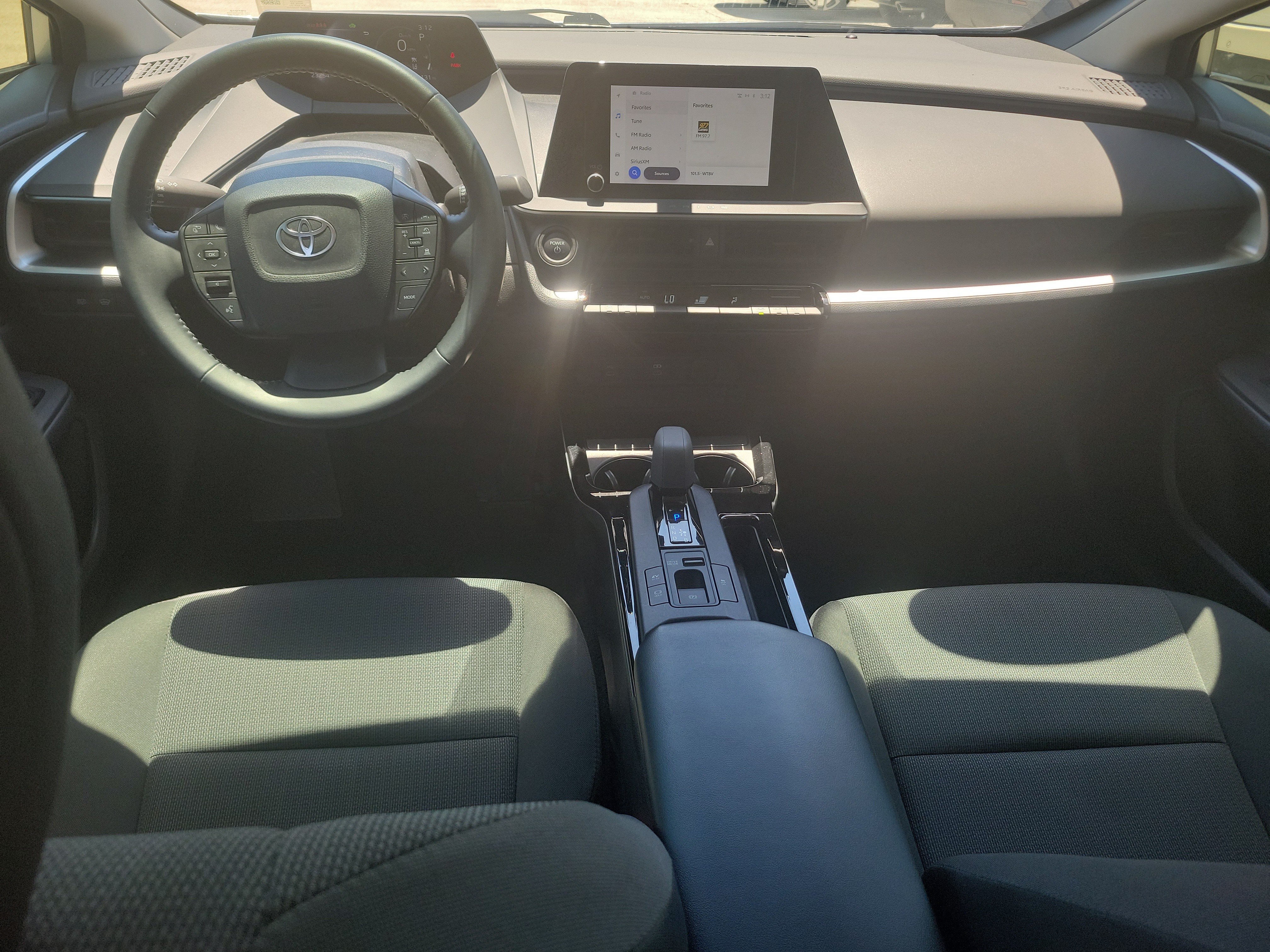 Used 2024 Toyota Prius LE FWD image 15
