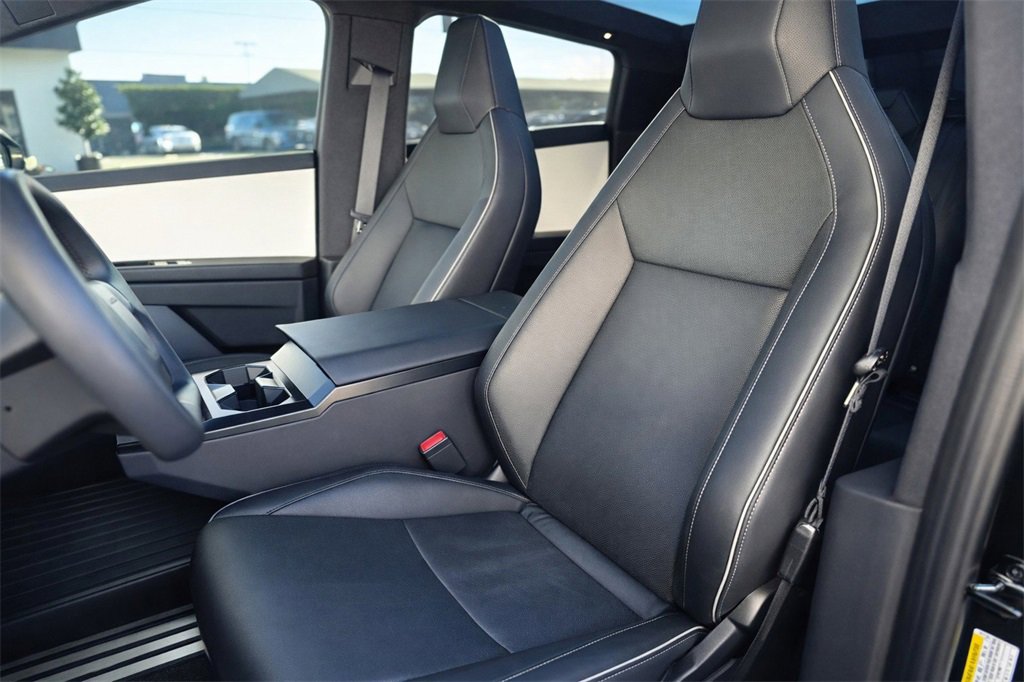 Used 2024 Tesla Cybertruck AWD Crew Cab image 16