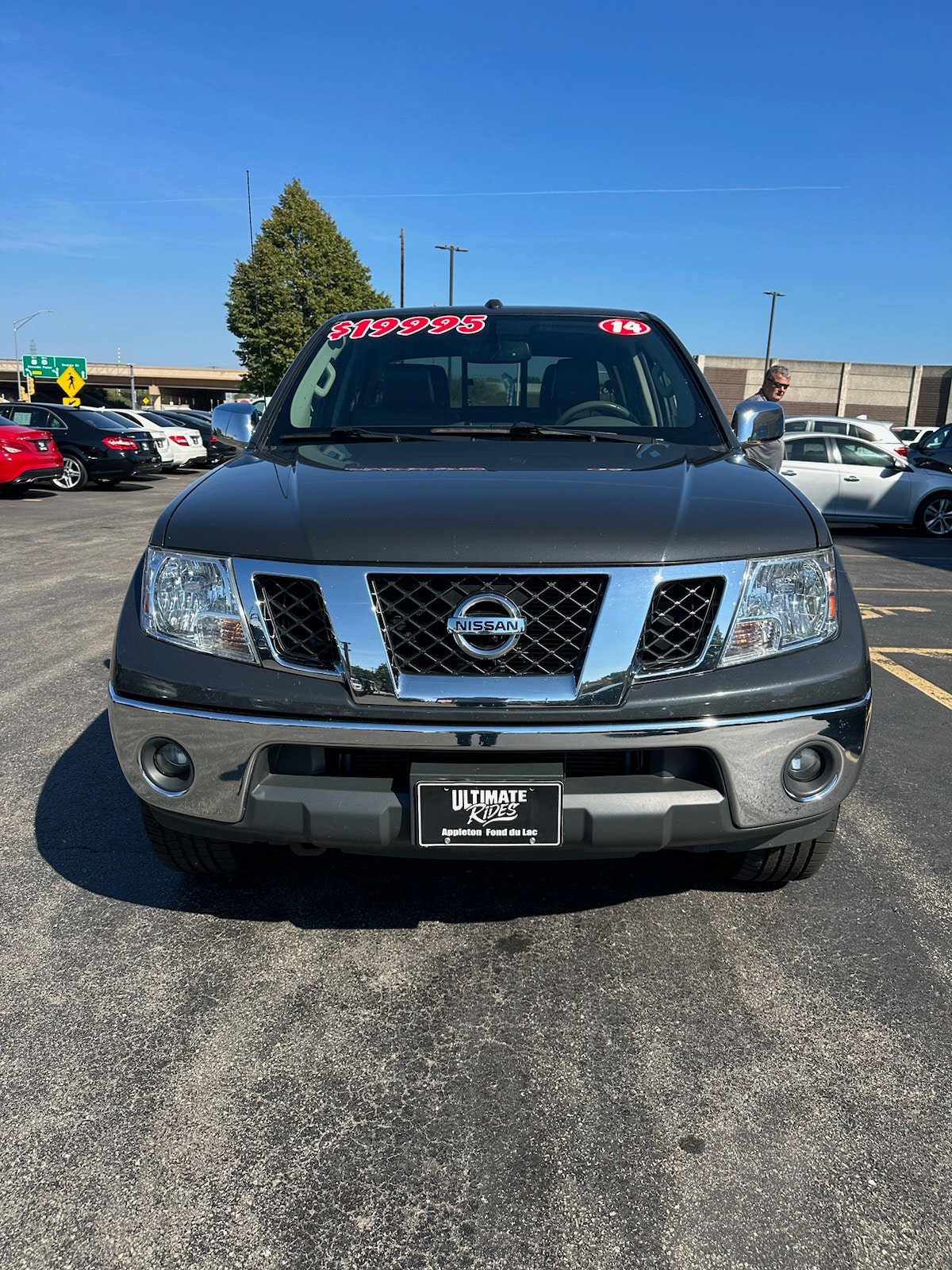 Used 2014 Nissan Frontier SL w/ SL Moonroof Package AWD/4WD image 2