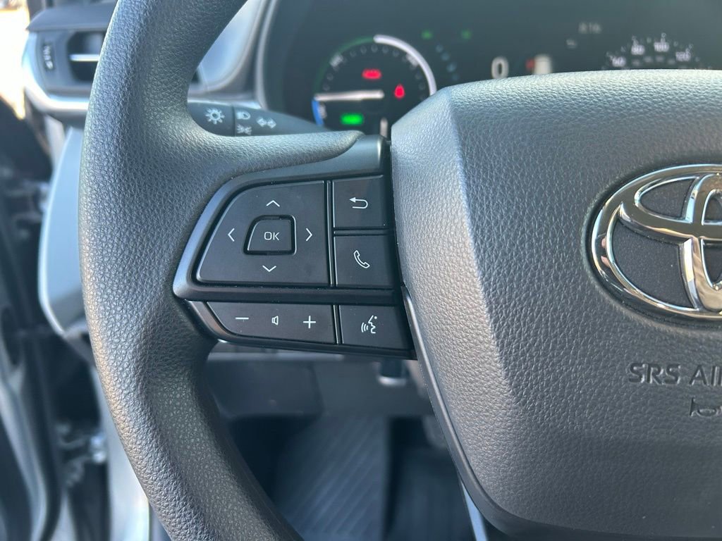 Used 2025 Toyota Sienna LE image 14