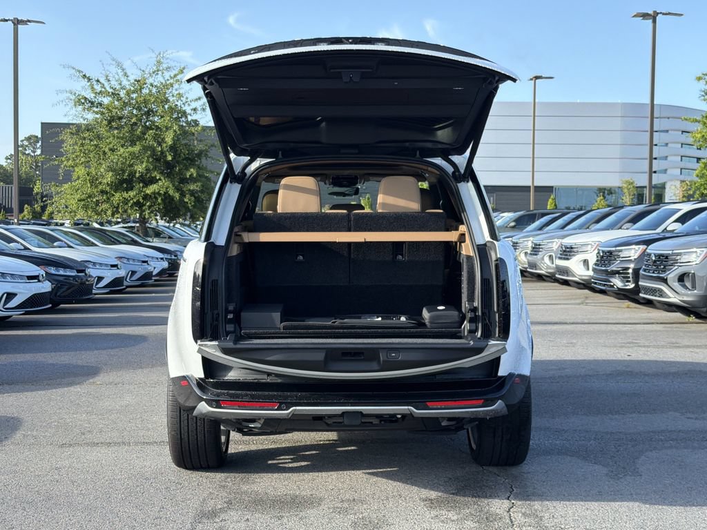 New 2026 Land Rover Range Rover Long Wheelbase SE AWD/4WD image 12