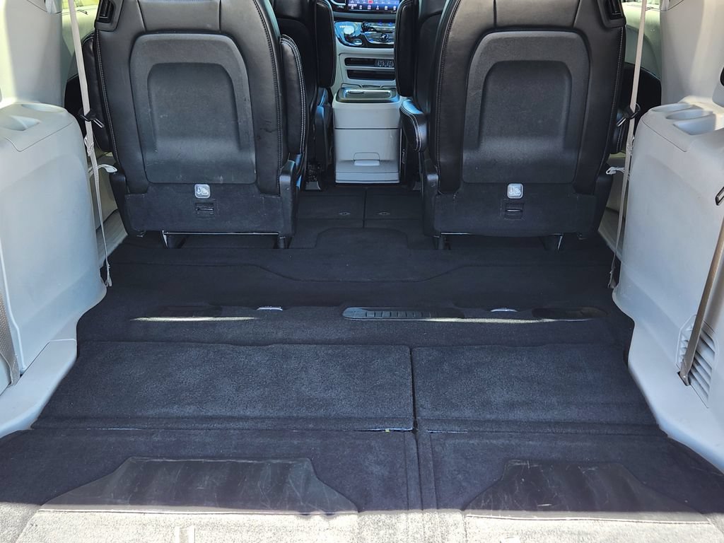 Used 2023 Chrysler Pacifica Touring-L FWD image 21
