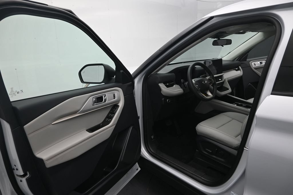 New 2026 Ford Explorer Active w/ Active Comfort Package RWD image 12