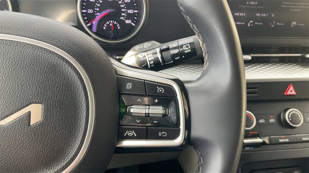 Used 2024 Kia Carnival LX image 27