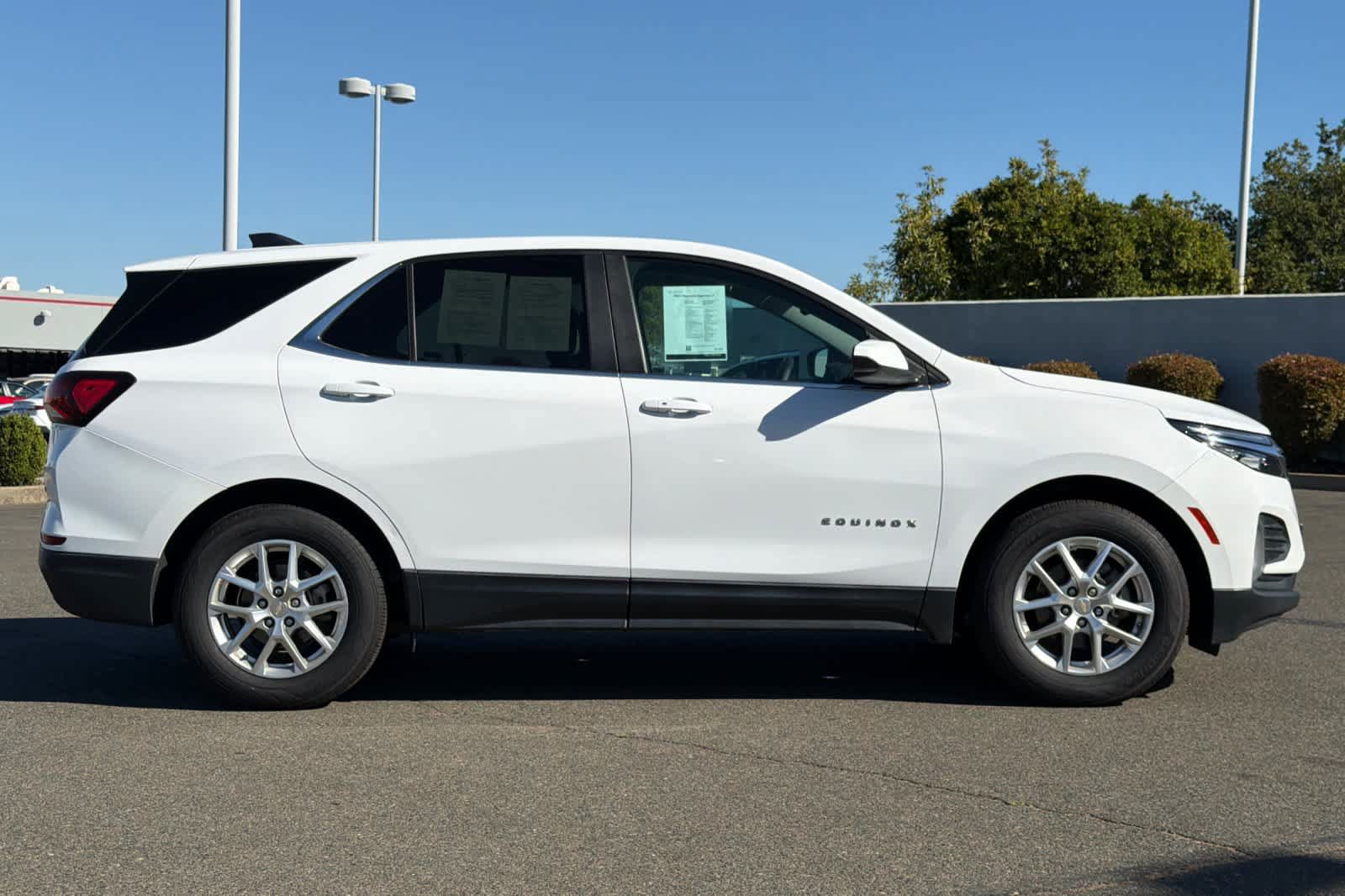 Used 2022 Chevrolet Equinox LT w/ LPO, Floor Liner Package FWD image 6