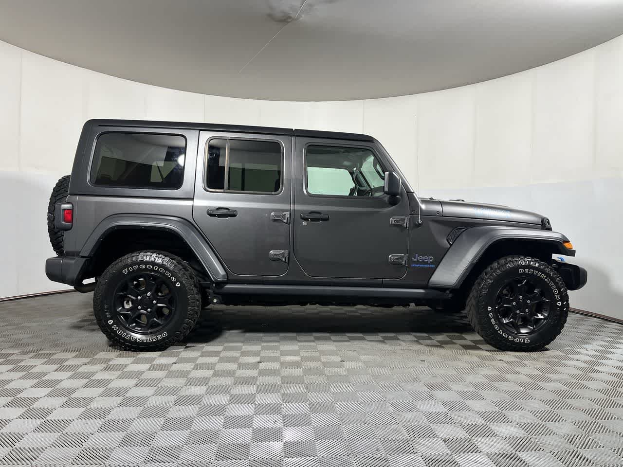 Used 2023 Jeep Wrangler Unlimited w/ Cold Weather Group AWD/4WD image 9