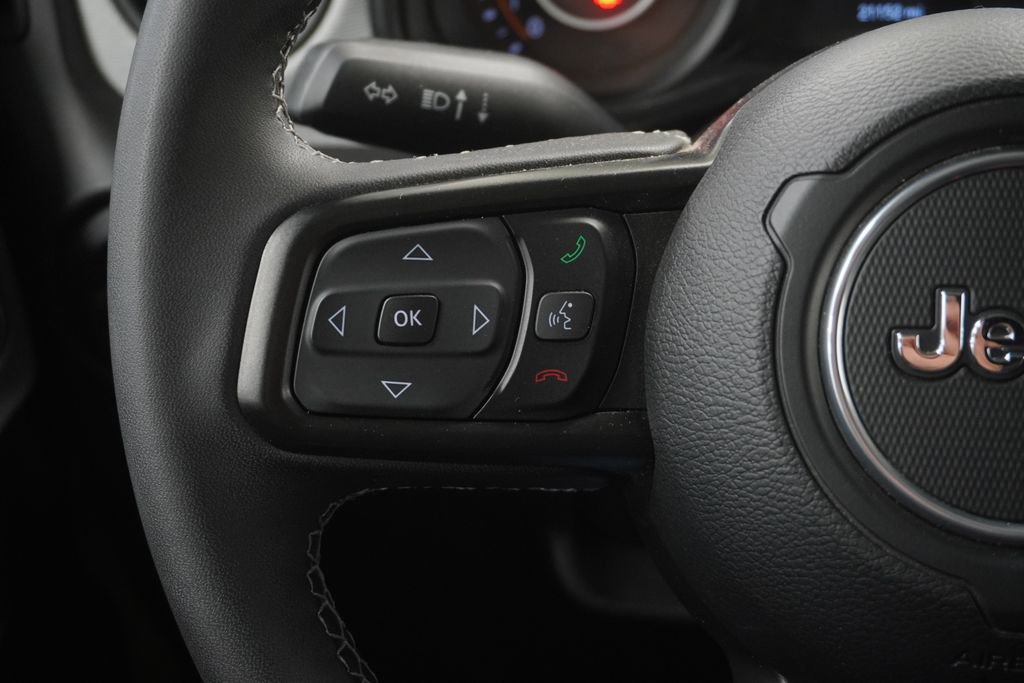 Used 2025 Jeep Wrangler Sport AWD/4WD image 31