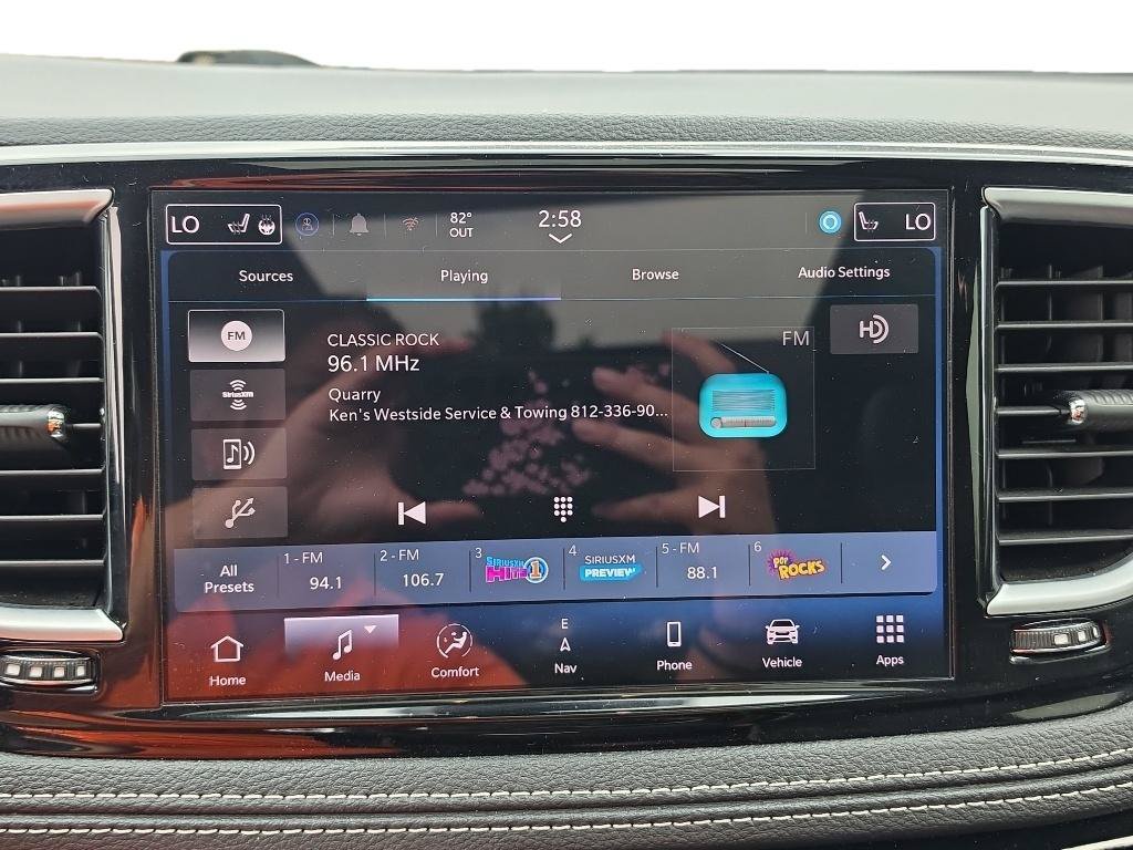 Used 2025 Chrysler Pacifica Limited FWD image 14