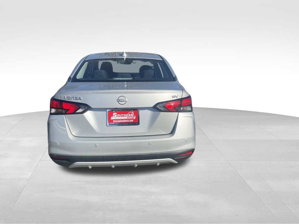 Used 2024 Nissan Versa SV image 5