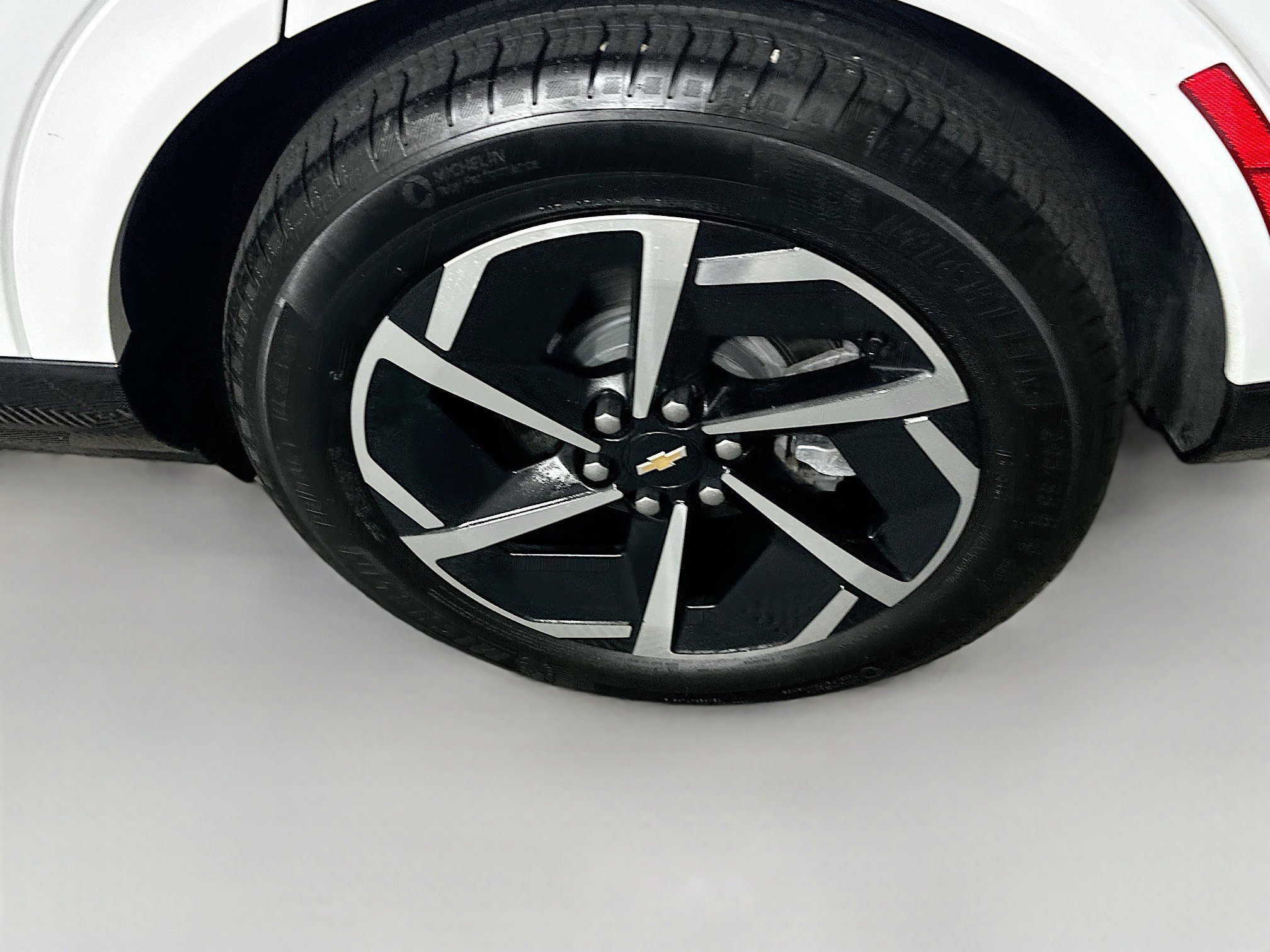 Used 2024 Chevrolet Equinox EV LT FWD image 11