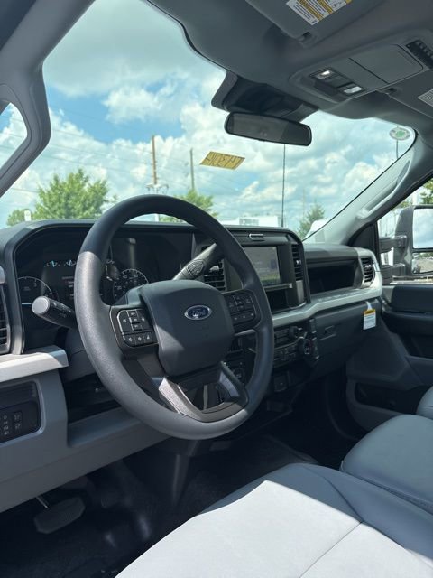 New 2025 Ford F550 4x4 Regular Cab Super Duty image 35