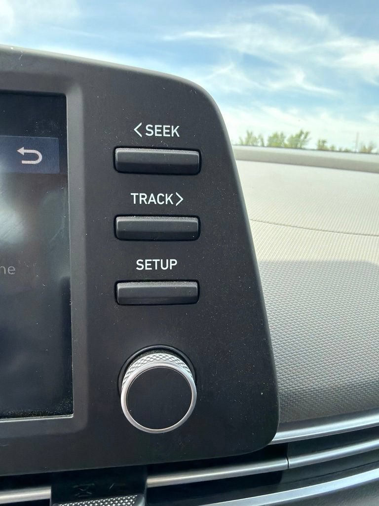 Used 2025 Hyundai Elantra SE FWD image 24