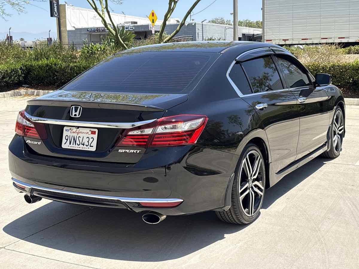 Used 2017 Honda Accord Sport image 3