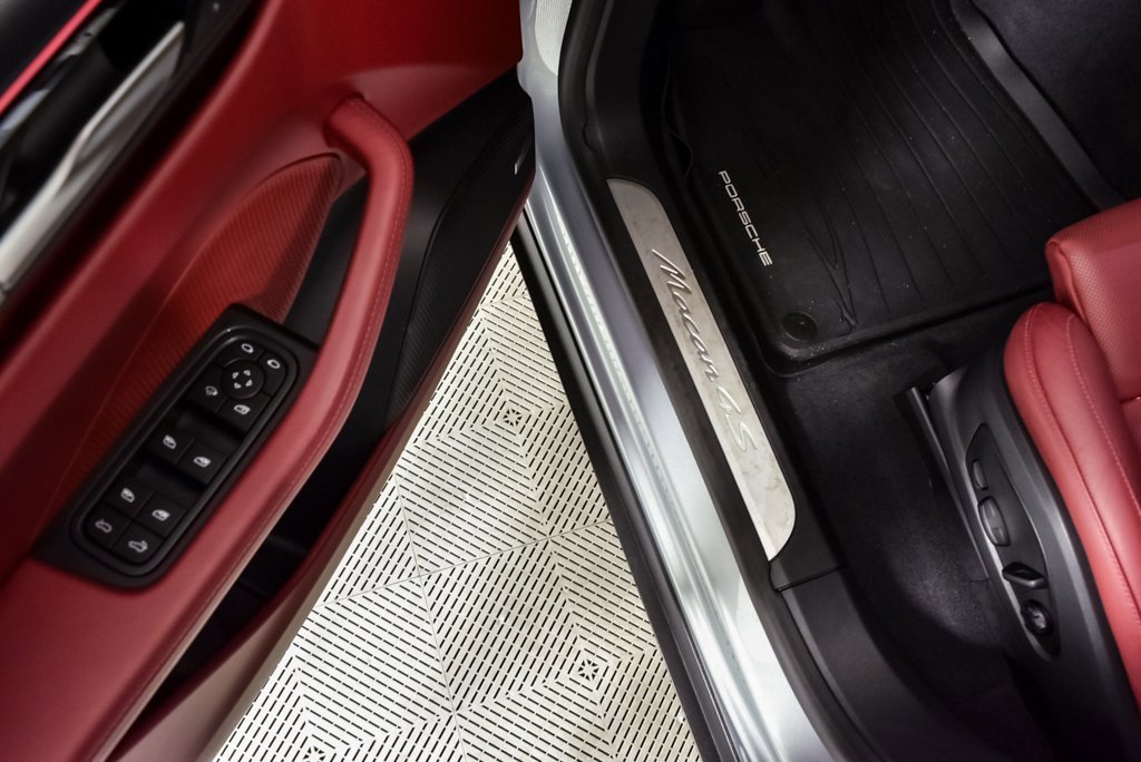 Certified 2025 Porsche Macan 4S Electric w/ Premium Package image 8