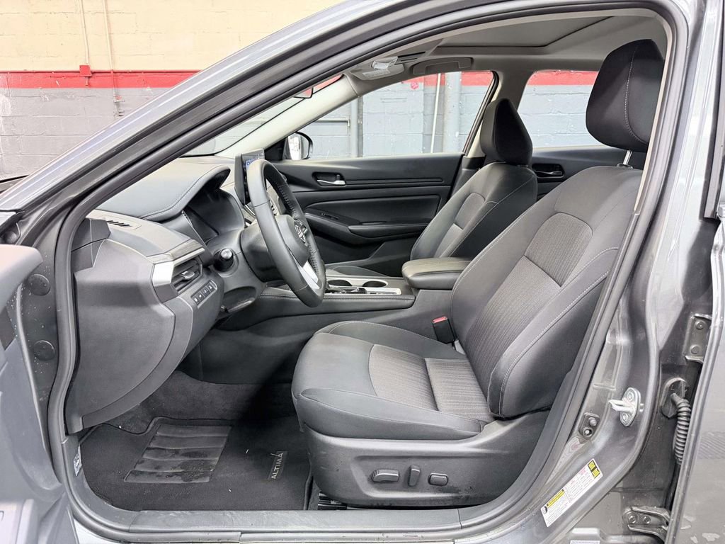 Used 2025 Nissan Altima 2.5 SV w/ SV Premium Package FWD image 15