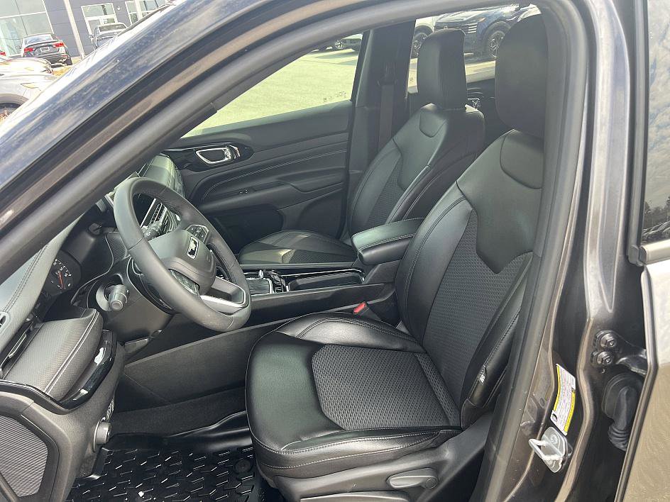 Used 2022 Jeep Compass Altitude image 13