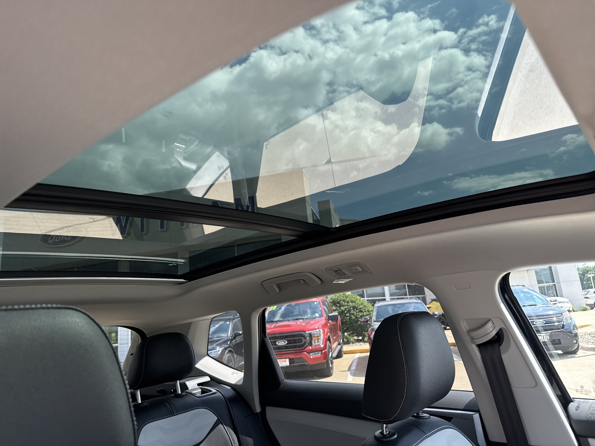 New 2026 Volkswagen Taos SEL AWD/4WD image 8