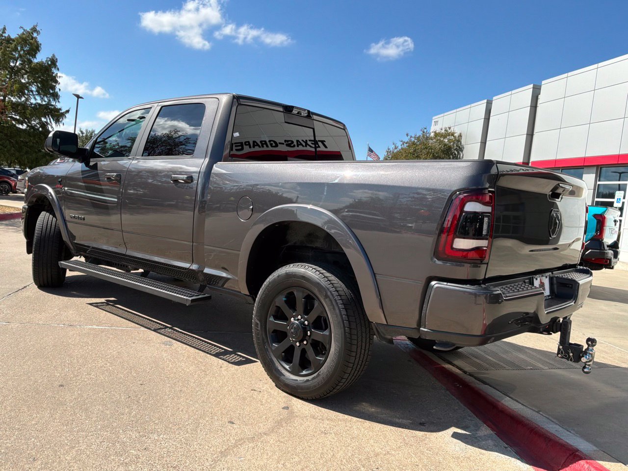 Used 2021 RAM 2500 Laramie w/ Night Edition AWD/4WD image 8