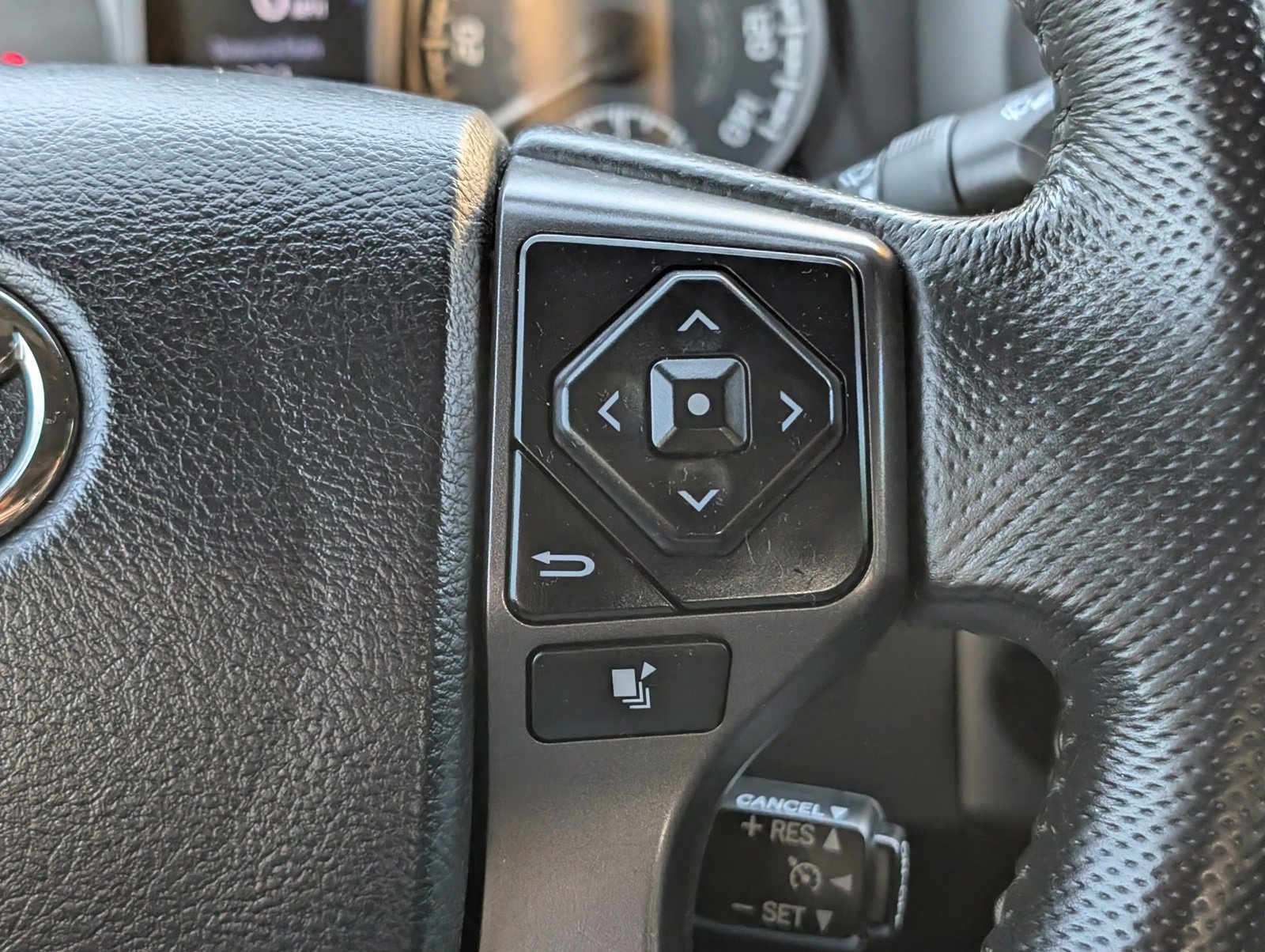 Used 2017 Toyota Tacoma TRD Sport image 19