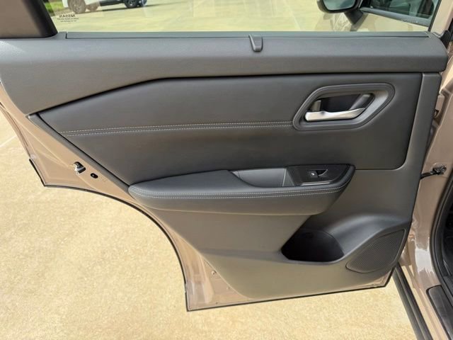 Used 2025 Nissan Rogue SV w/ SV Premium Package image 14