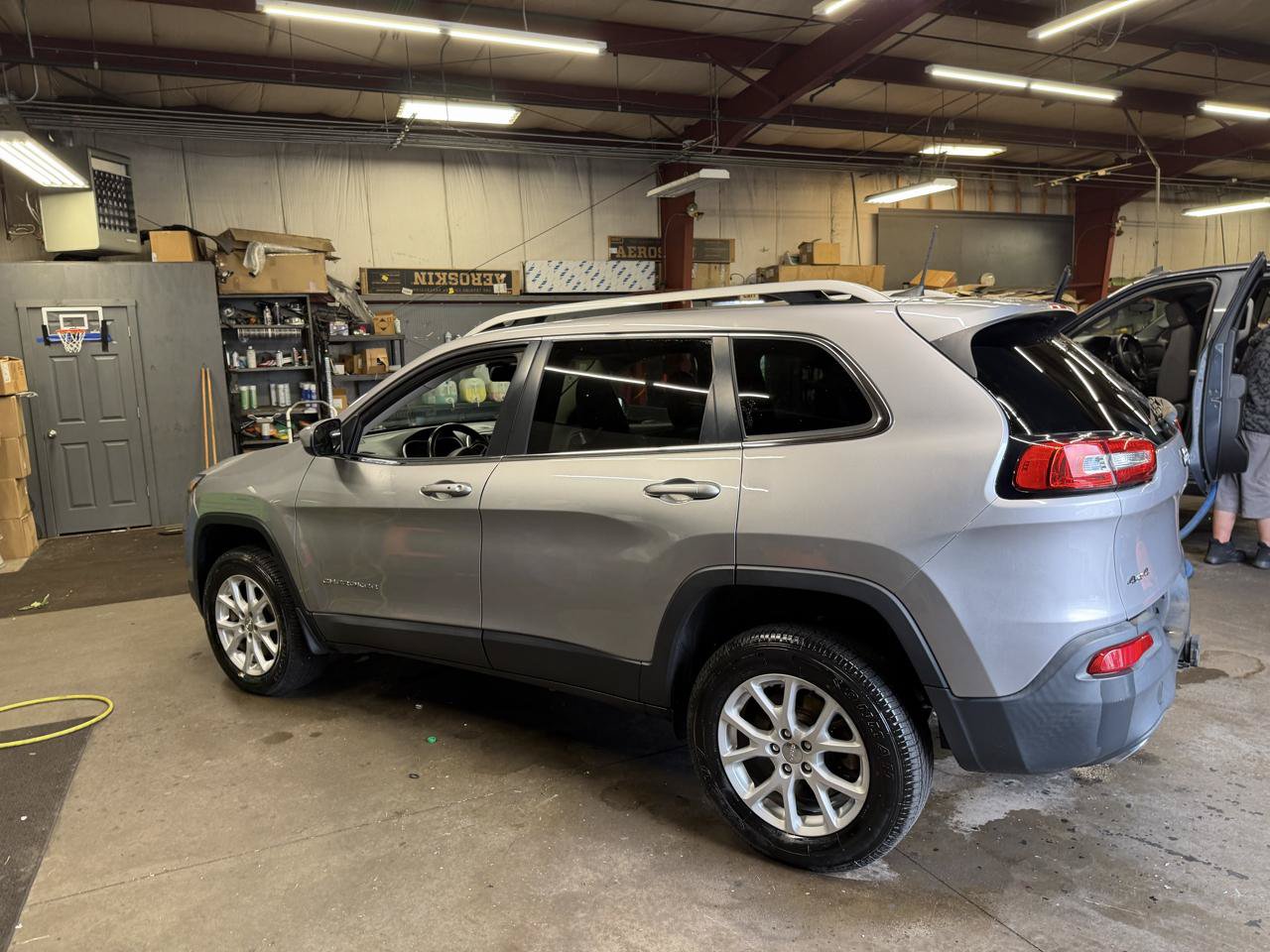 Used 2018 Jeep Cherokee Latitude Plus w/ Comfort/Convenience Group AWD/4WD image 9