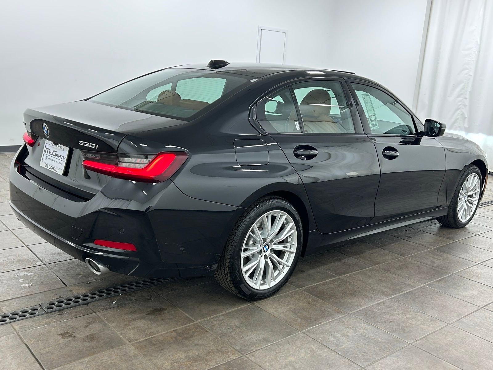Used 2023 BMW 330i xDrive Sedan w/ Premium Package AWD/4WD image 5