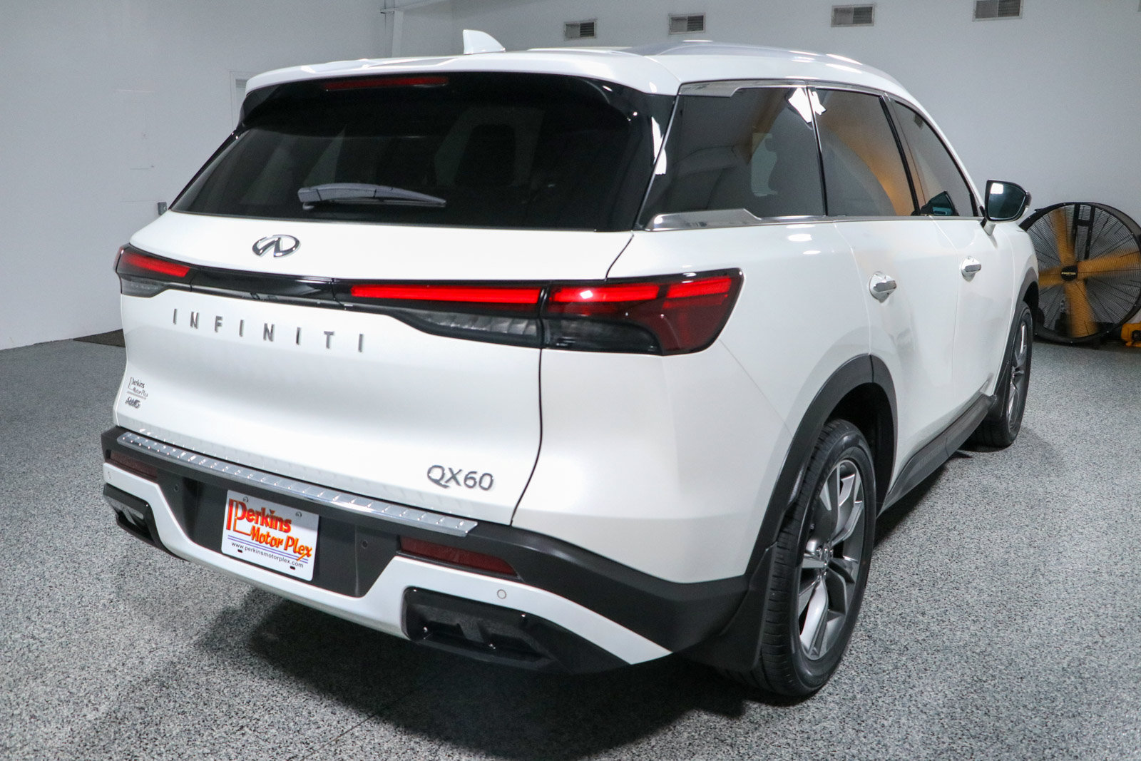 Used 2023 INFINITI QX60 Luxe w/ Cargo Package AWD/4WD image 7