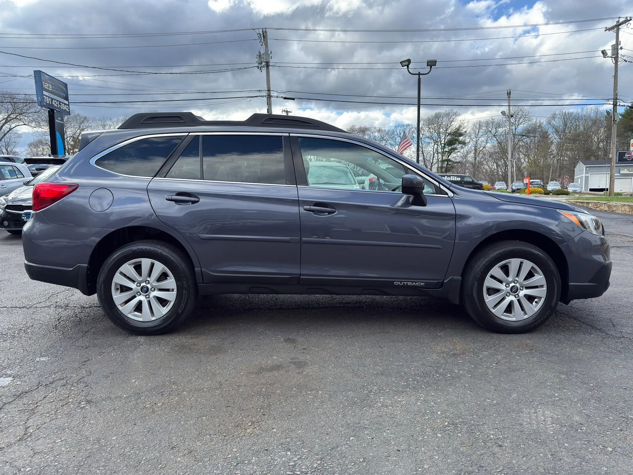 Used 2016 Subaru Outback 2.5i Premium image 8