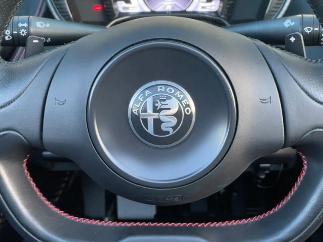 Used 2020 Alfa Romeo 4C Spider image 31