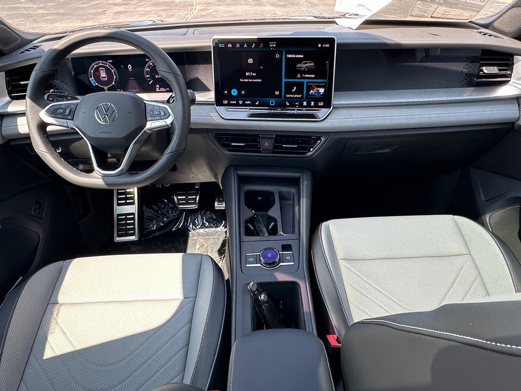 New 2025 Volkswagen Tiguan SE R-Line image 10