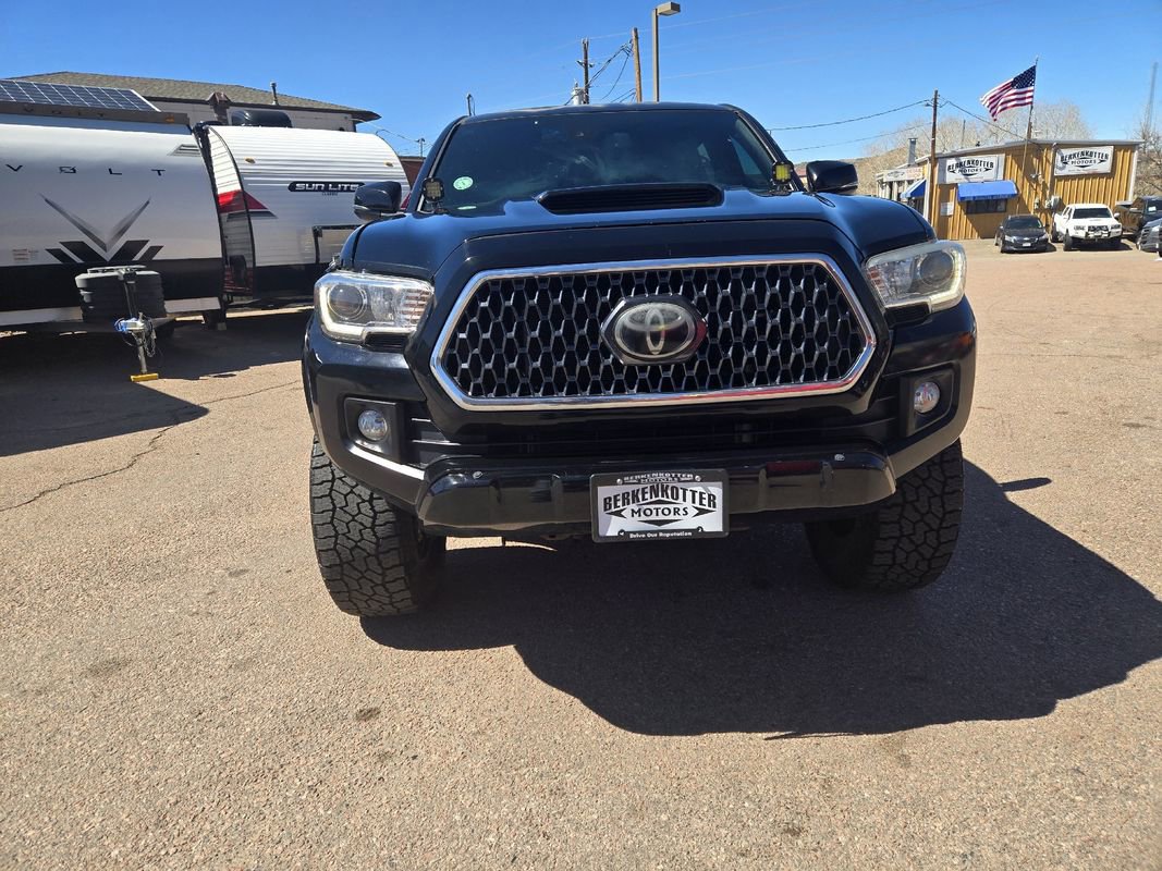 Used 2018 Toyota Tacoma TRD Sport w/ Technology Package AWD/4WD image 2