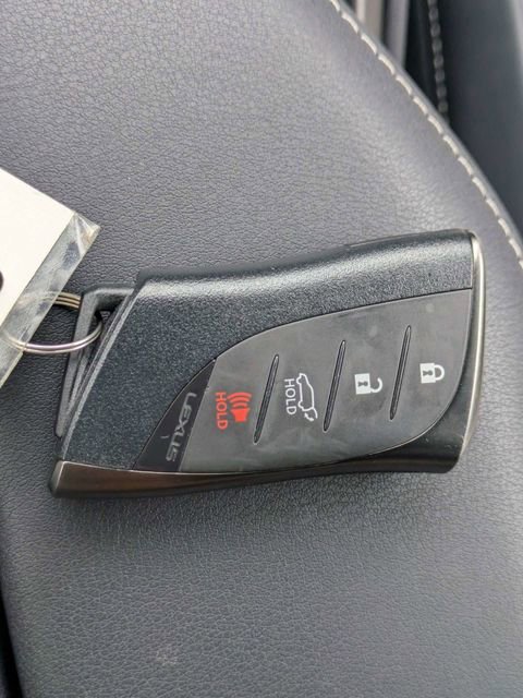 Used 2025 Lexus TX 500h AWD w/ Technology Package image 33