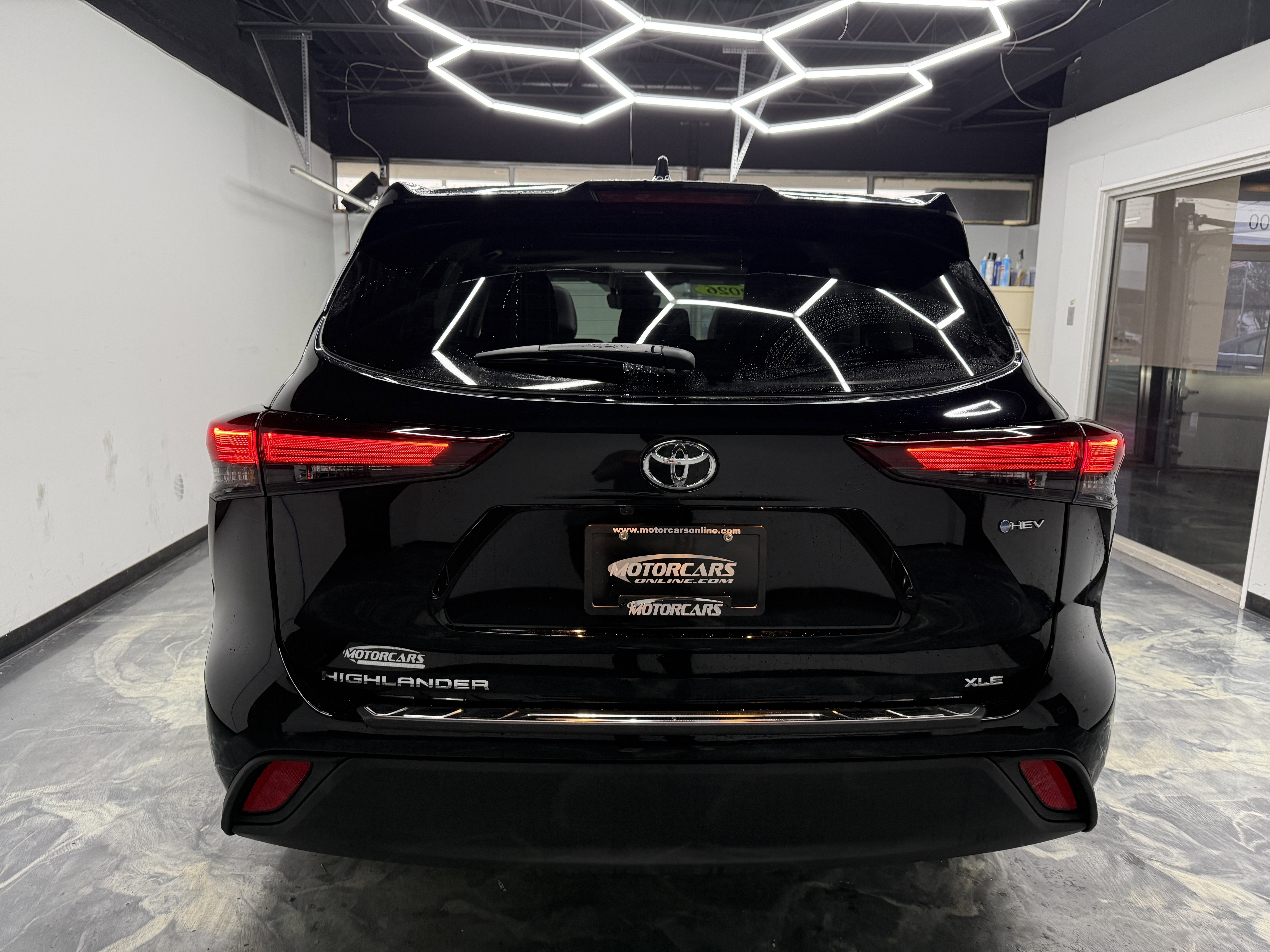 Used 2026 Toyota Highlander XLE image 4