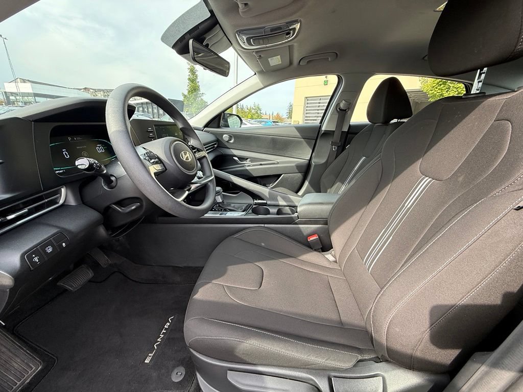 Certified 2025 Hyundai Elantra Hybrid FWD image 11