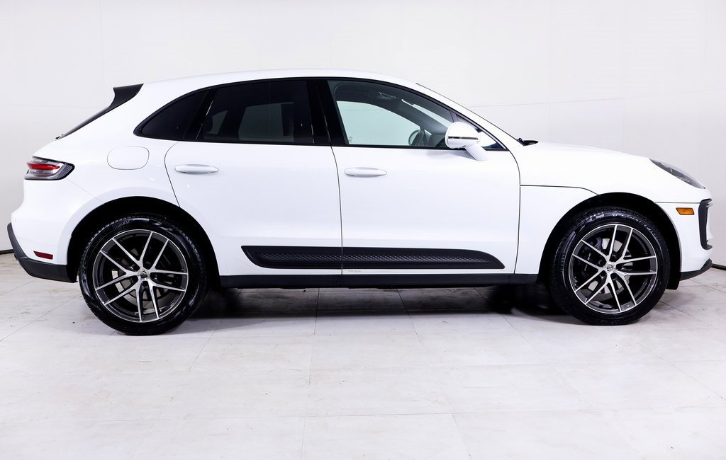 Used 2025 Porsche Macan image 26