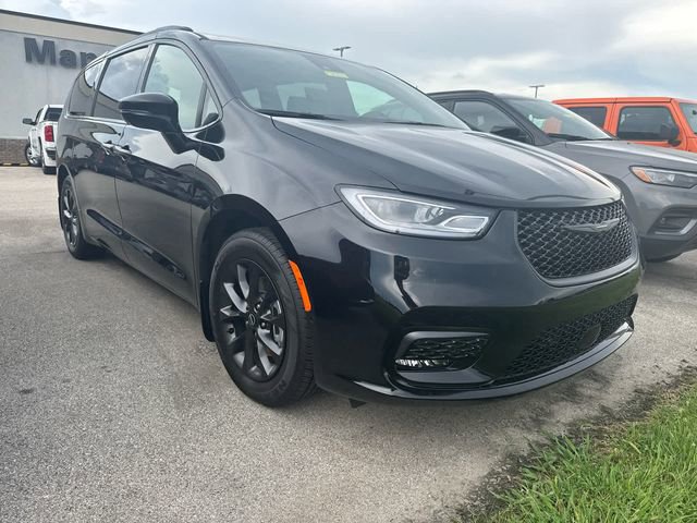 New 2025 Chrysler Pacifica Select w/ Fav Edition Package image 3