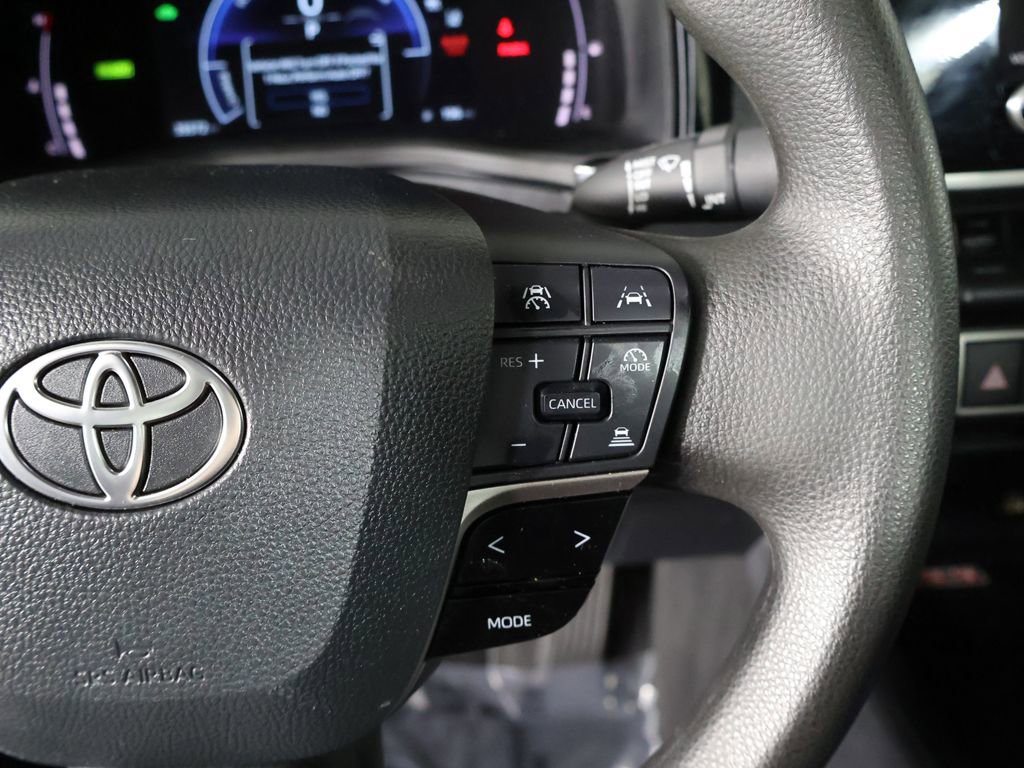 Used 2025 Toyota Camry LE FWD image 30