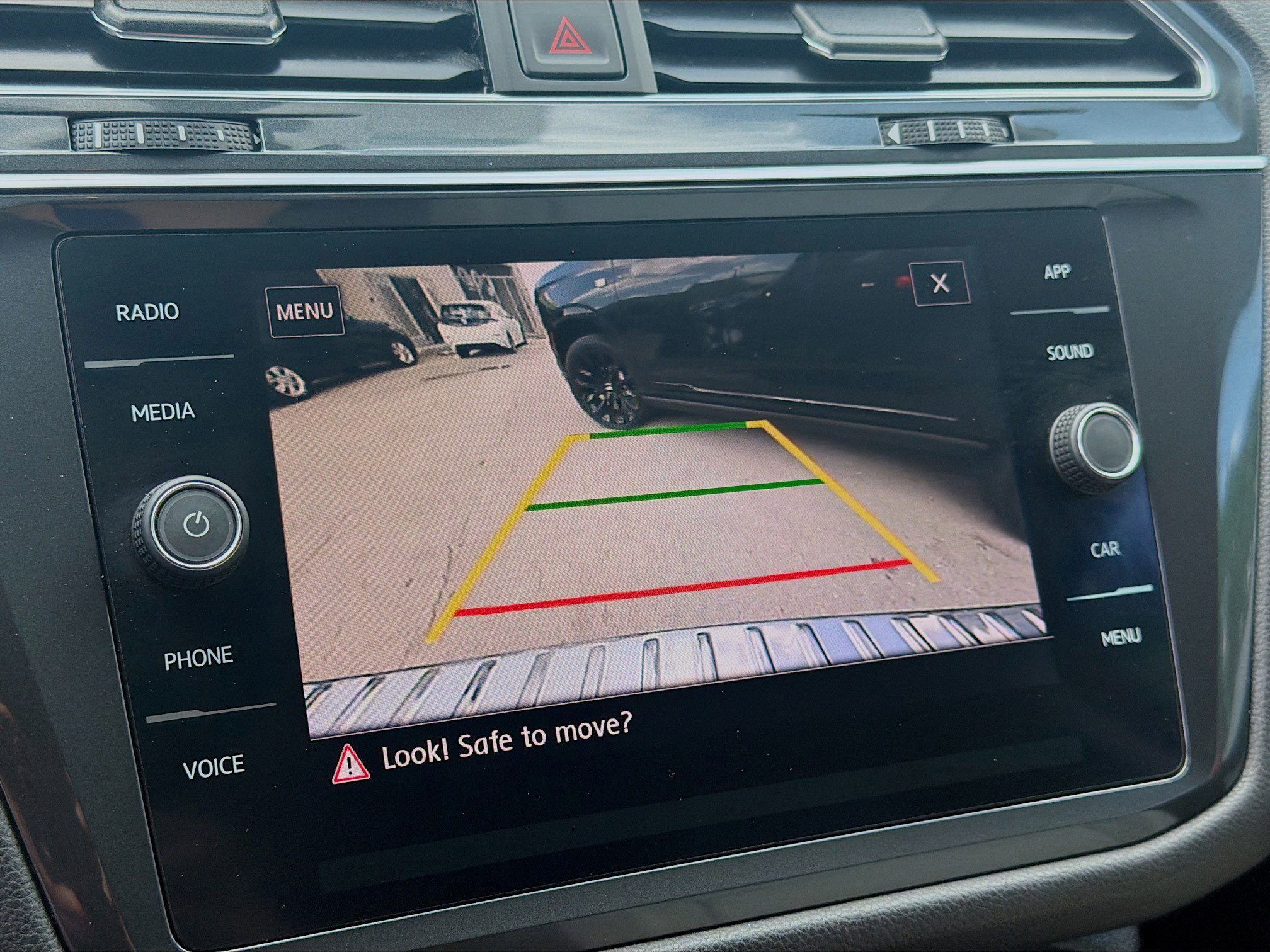 Used 2019 Volkswagen Tiguan SE image 11