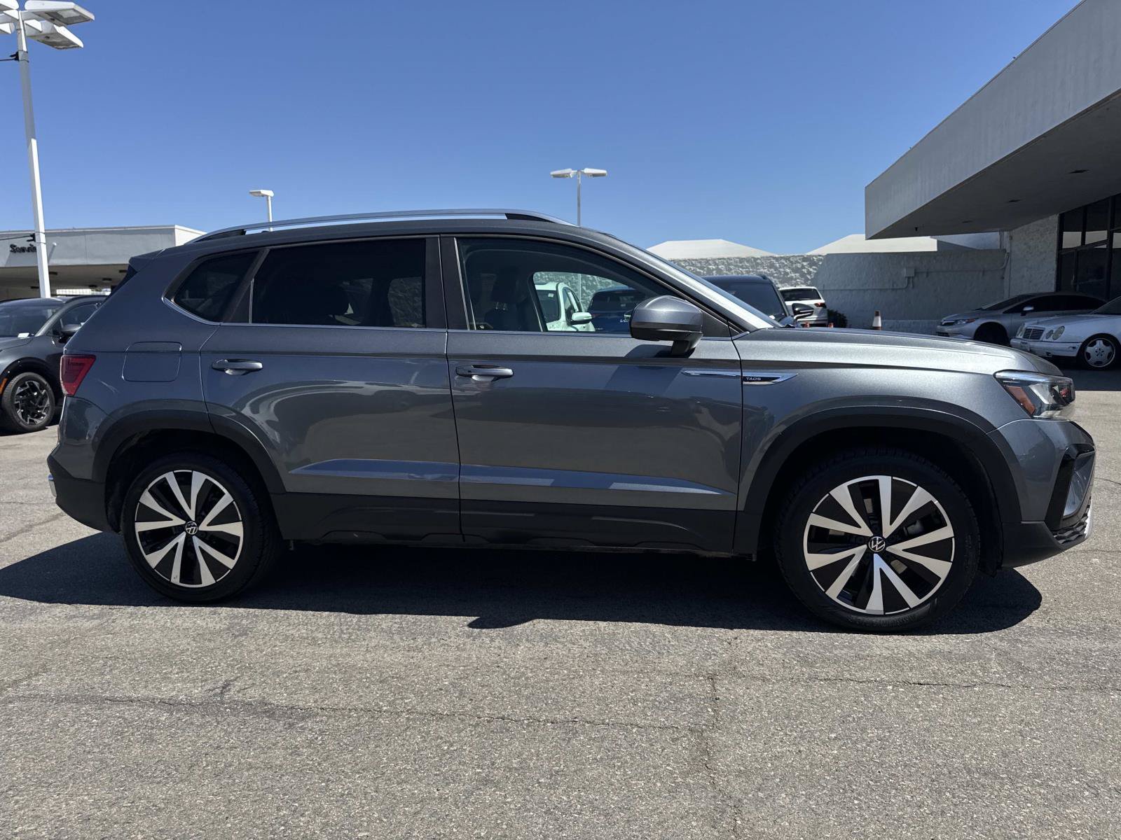 Certified 2023 Volkswagen Taos SE w/ Panoramic Sunroof Package FWD image 6