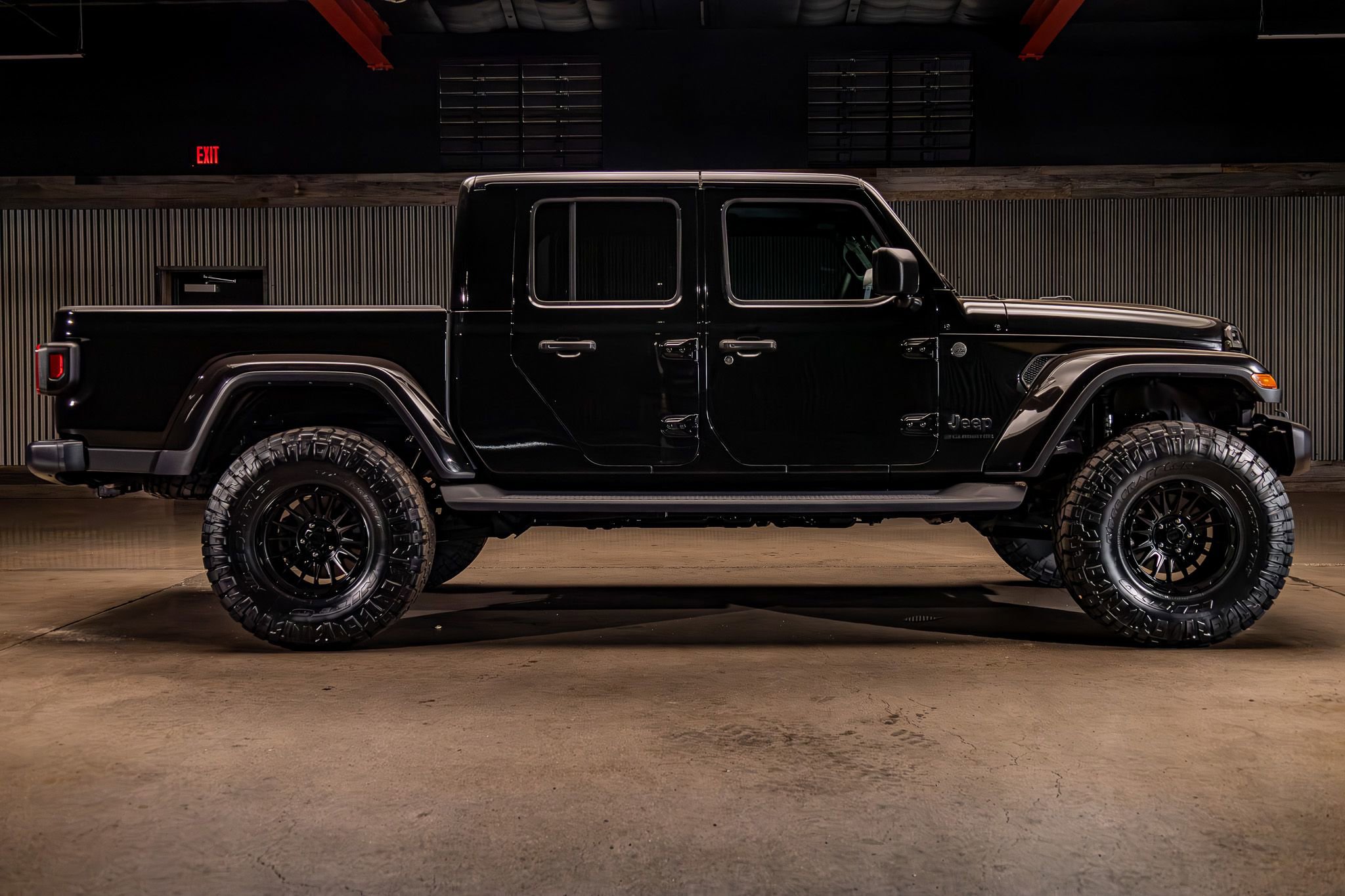 Used 2025 Jeep Gladiator Sport AWD/4WD image 11
