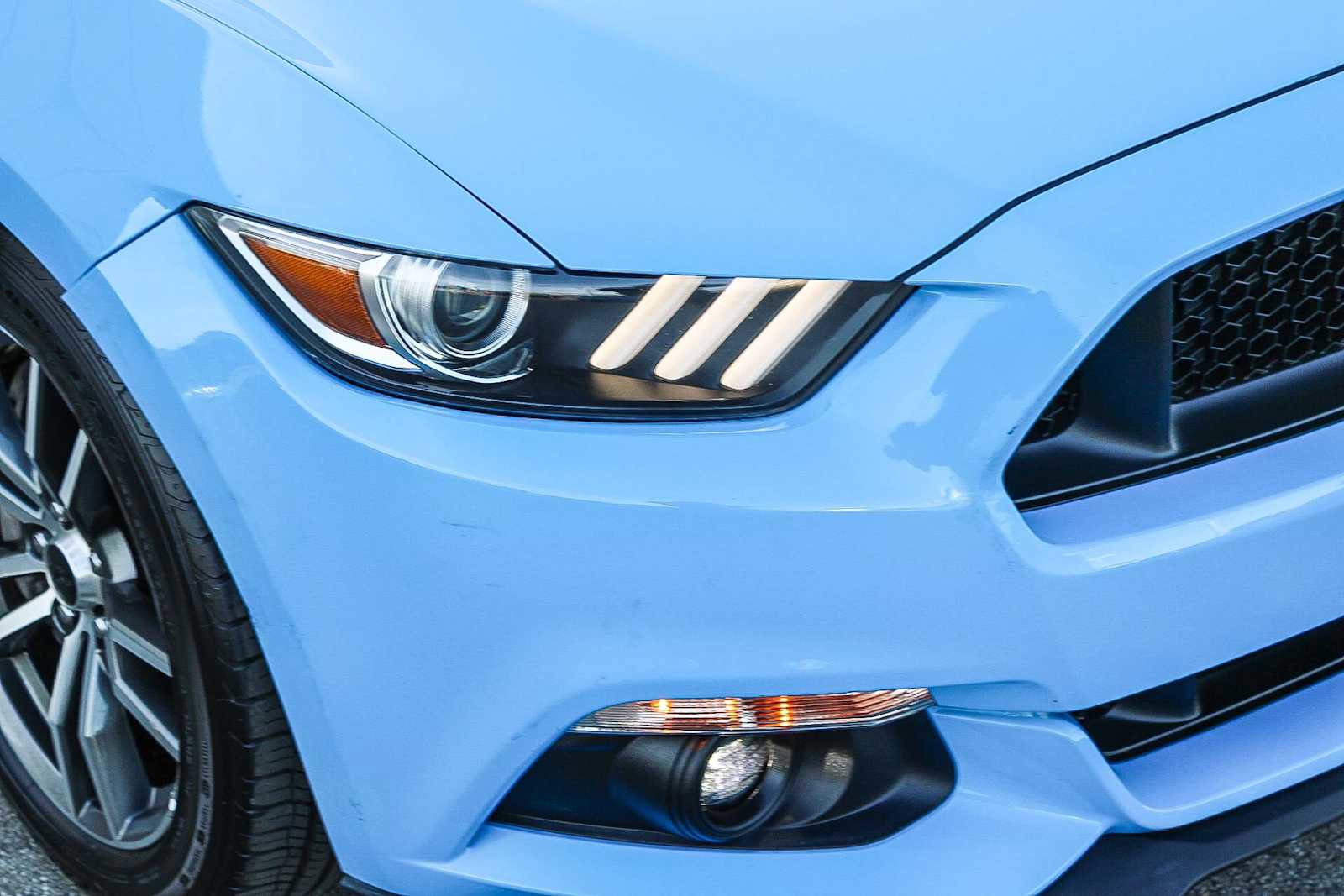 Used 2017 Ford Mustang GT RWD image 4